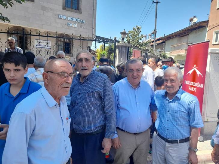 Faik Erdoğan Vakfı, Malatya’da 3 gün boyunca şehrin değişik bölgelerinde 5 bin kişilik aşura dağıtımı yapacak.