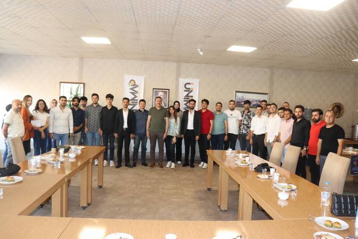 Tüfenkci gençlerle bir araya geldi