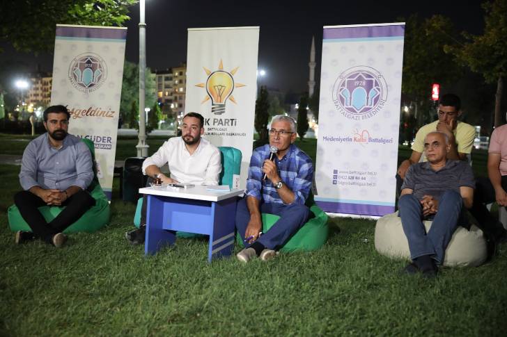 Başkan Güder, “Çay Bizden, Sohbet Sizden” gençlik buluşmalarına katıldı.