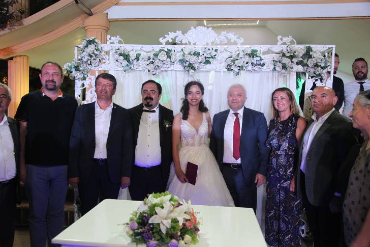‘Kılıçdaroğlu Gönüllüleri’ projesinin Doğu Bölge Koordinatörü Barış Yıldız, hayatını Tuğçe (Budak) Yıldız ile birleştirdi.