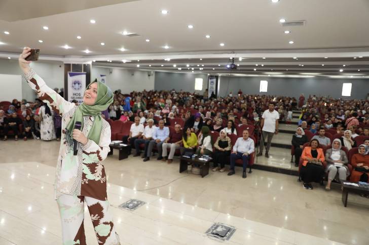 Yazar Hatice Kübra Tongar, Battalgazililerle bir araya geldi