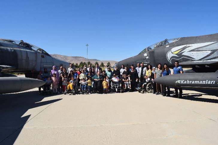 Engelliler Hava Alanı ve Tren Garını Gezdiler