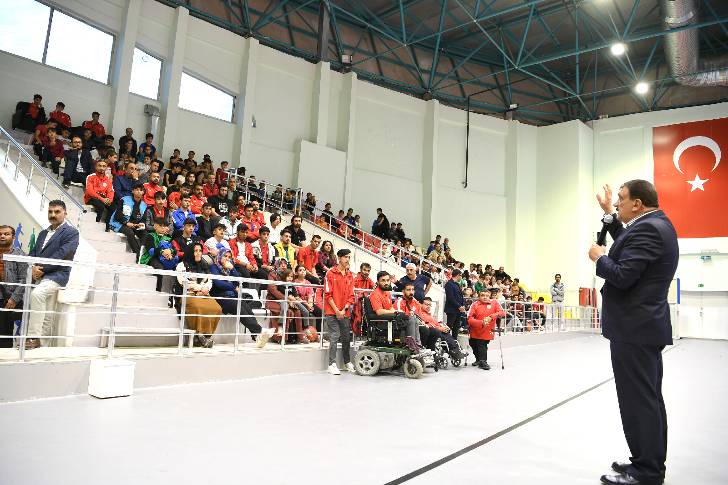 Malatya Büyükşehir Belediye Başkanı Selahattin Gürkan, Malatya Büyükşehir Belediyespor Kulübü sporcularıyla bir araya geldi.
