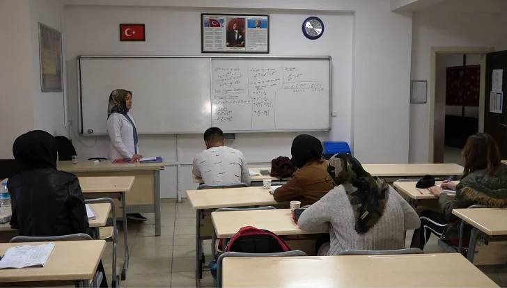 Malatya Büyükşehir Belediyesi’ne bağlı semt konaklarında eğitim ve atölye çalışmaları aralıksız bir şekilde sürdürülüyor.