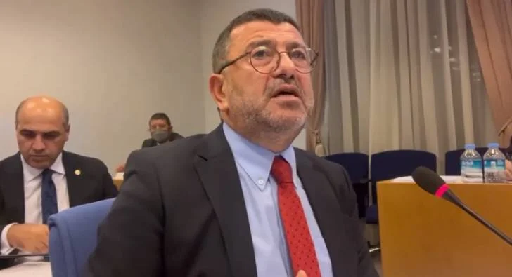 CHP Genel Başkan Yardımcısı Veli Ağbaba, Cemevleriyle ilgili düzenlemeyi sert sözlerle eleştirdi.