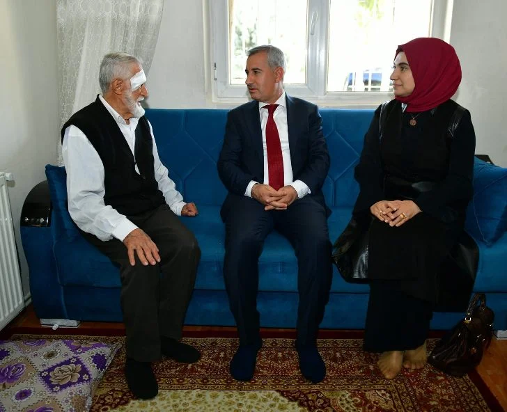 “Büyüklerimize Saygı ve Hürmeti Asla Eksik Etmemeliyiz”