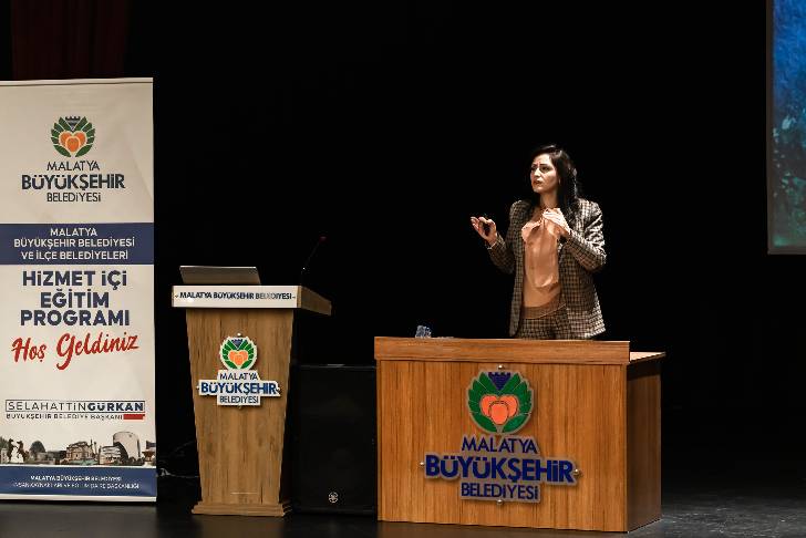 Malatya Büyükşehir Belediyesi, hizmet için eğitim çalışmalarına devam ediyor.