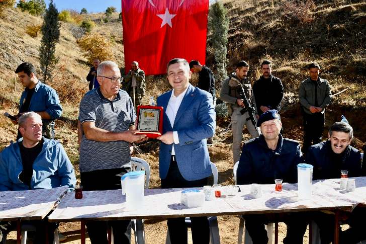 Konak halkı tarafından geleneksel hale getirilen ve bu yıl 4’üncüsü düzenlenen   “Beydağına Ağaç Dikme Şenliği” gerçekleştirildi.