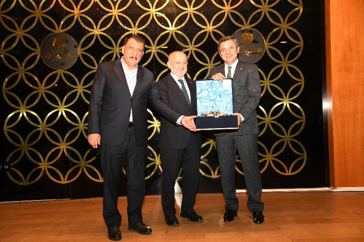 Aksaray Müftülüğüne atanan Malatya Müftüsü Veysel Işıldar onuruna Nikâh Sarayında veda programı düzenledi.