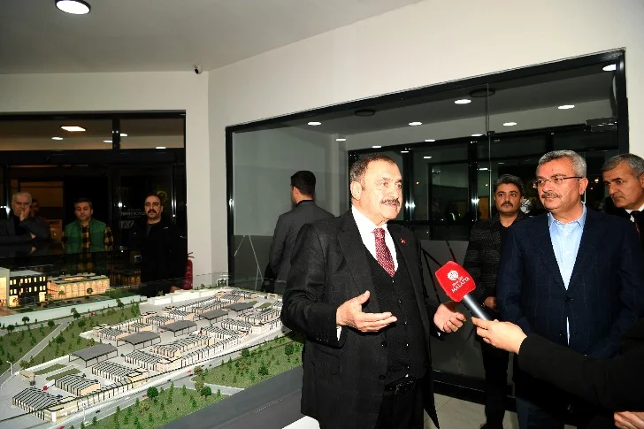 Prof. Dr. Eroğlu Dünya Kayısı Ticaret Merkezini yerinde inceledi