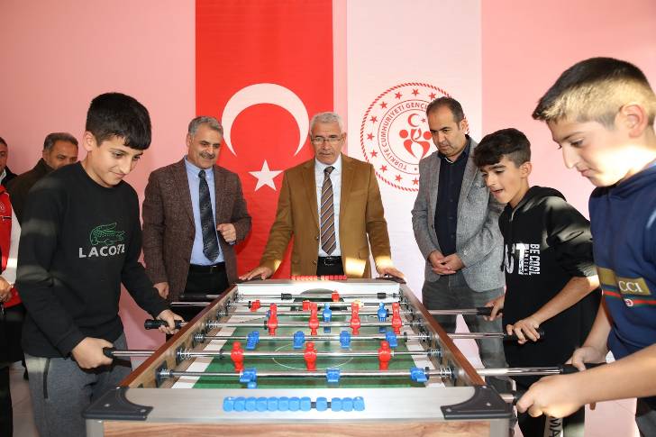 Başkan Güder, Orduzu Gençlik Merkezi’nde eğitim gören kursiyerleri ziyaret etti