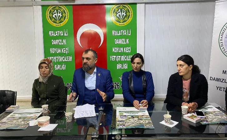 11.Sürü yönetim elamanı (çobanlık) kursu başlangıcı için Koyun keçi birliği binası toplantı salonunda ilk derse başlandı