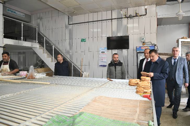 Başkan Gürkan, Yeşilyurt İlçesinde (Çırmıhtı) vatandaş ve esnaflarla bir araya gelerek sohbet etti.