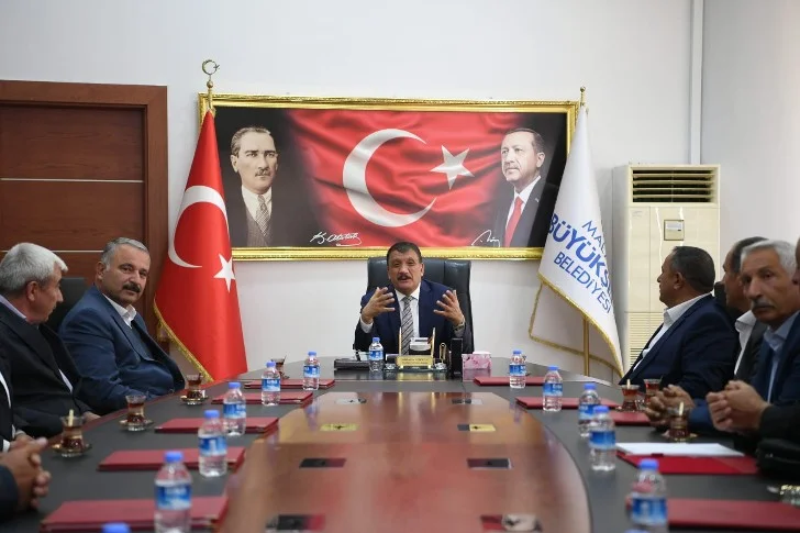 Başkan Gürkan, AK Parti Kuluncak İlçe Başkanı Ahmet Boyraz ve Yönetim Kurulu Üyelerini kabul ederek bir süre görüştü.