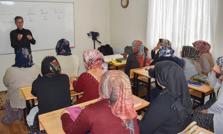 Malatya Kent Konseyi Kadın Meclisi “Aile İçi İletişim” Konferansı Düzenledi