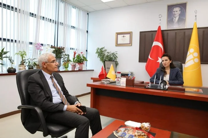 Başkan Güder’den, İnönü Üniversitesi Diş Hekimliği Fakültesi Dekanlığına atanan Prof.Dr.Neslihan Şimşek’e “hayırlı olsun” ziyareti