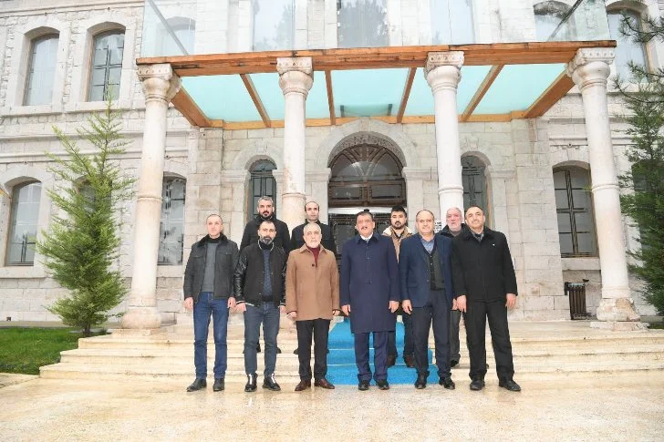 Malatya Büyükşehir Belediye Başkanı Selahattin Gürkan, Kahveciler Sokağı esnaflarıyla bir araya geldi