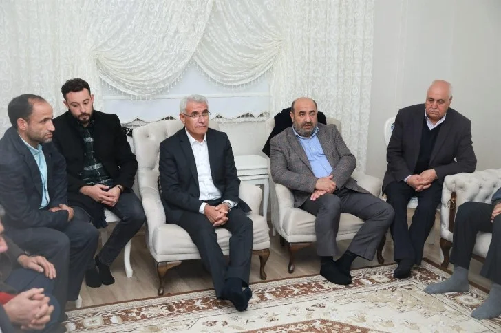 Başkan Güder, Orduzu Mahallesindeki vatandaşlar ile bir araya gelerek onların sorun ve taleplerini yerinde dinledi.