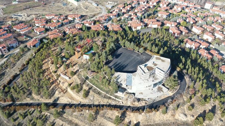 Başkan Çınar, Şahintepesi Macera Parkı ve Sosyal Tesislerinde incelemelerde bulunup, yetkililerden bilgiler aldı.