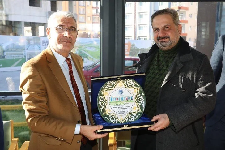 Başkan Güder, ‘Esnaflar Buluşuyor’ projesi kapsamında esnaflar ve esnaf odası başkanlarıyla bir araya gelmeye devam ediyor.