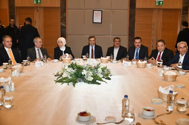 Malatya Gazeteciler ve Televizyoncular Cemiyeti ev sahipliğinde Mövenpick Otelde “10 Ocak Çalışan Gazeteciler Günü” gecesi düzenlendi.