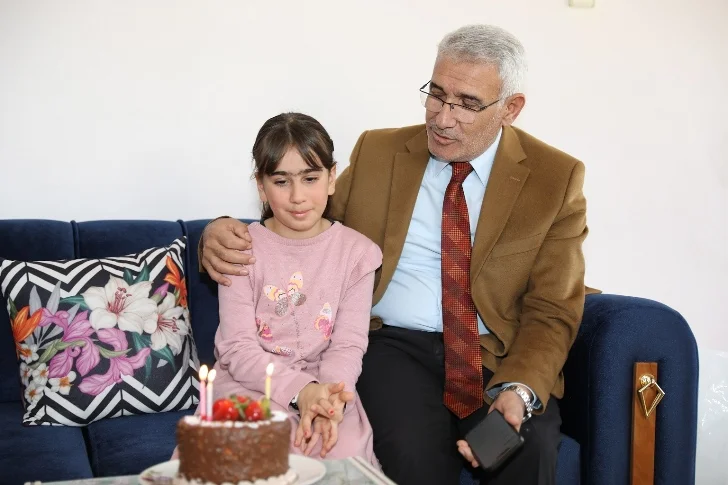 Başkan Güder, geride bıraktığımız 2022 yılında yetim çocukları mutlu günlerinde yalnız bırakmadı