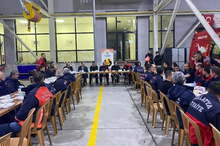 Vali Şahin: Dünya tarihinin belki gördüğü en büyük felaketi ile boğuşuyoruz