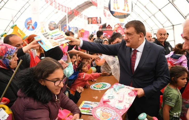 Başkan Gürkan , Başkanlık koltuğunu Elif kayra Şengönül’e Devretti