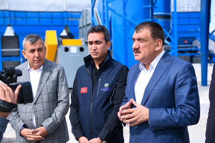 Başkan Gürkan,, Büyükşehir Belediyesi Asfalt Plenti Tesisinde İncelemelerde Bulundu