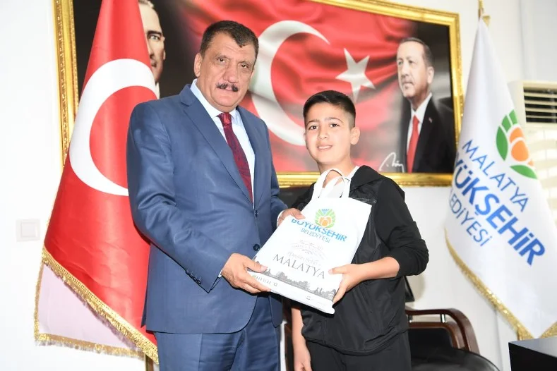 Cumhurbaşkanı Recep Tayyip Erdoğan’dan talep edilen hediyelerin vatandaşlara teslim edildi