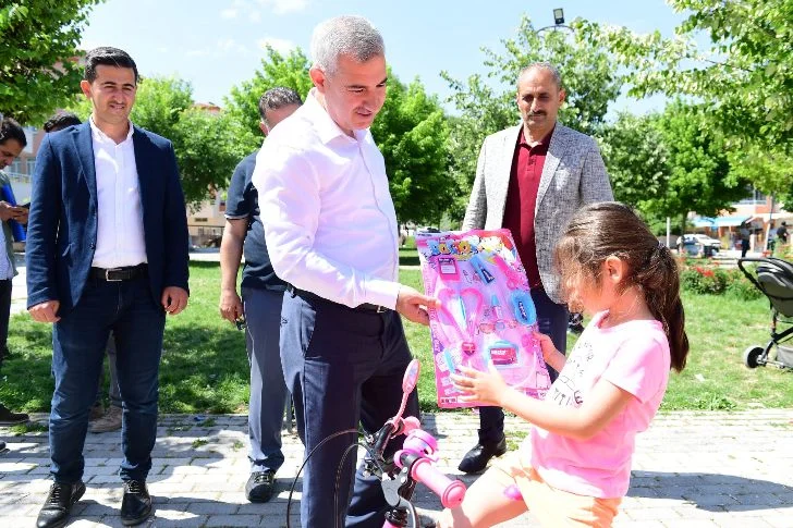 Başkan Çınar Gençlerimizin Eğitimi Birinci Önceliğimiz “Gençlerin eğitim faaliyetlerini aksamadan sürdürmeleri çok önemli”