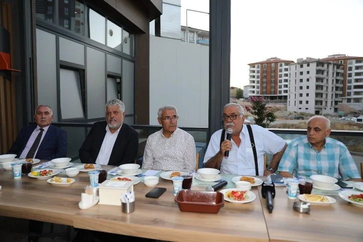 Battalgazi Belediye Başkanı Osman Güder, Muharrem ayı dolayısıyla Malatya’daki Alevi Dedeleri ile iftar programında bir araya geldi.