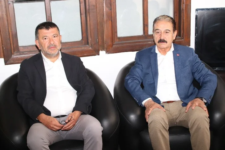 “Malatya yıkılmış, bitmiş, enkazlarımız kalkmamış ama Malatya herkesle, her şeyle gurur duyuyor”