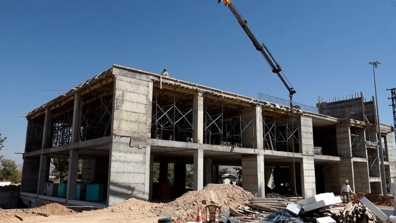 Mezarlık İşleri Daire Başkanlığı idari hizmet binasının kaba inşaatı bitti.