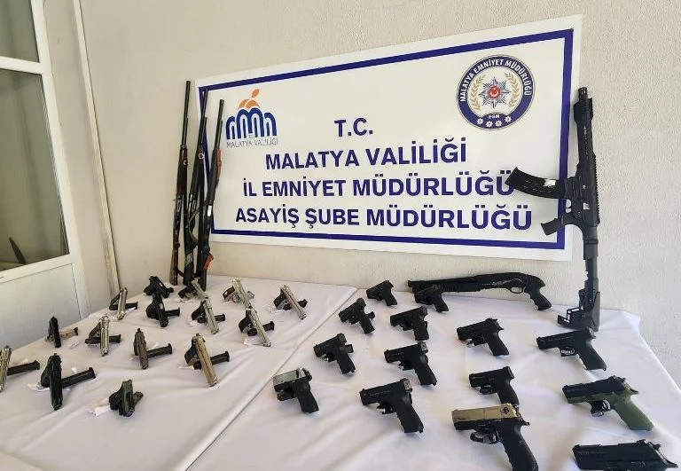 Malatya Emniyet Müdürlüğü ekiplerince kent genelinde kamu düzeninin devamını sağlamak amacıyla denetim ve uygulamalar gerçekleştirildi