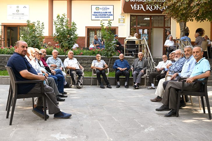 Alzheimer, sağlıklı beslenme, psikoloji konularında düzenlenen program Vefa Konağı’nda gerçekleştirildi.