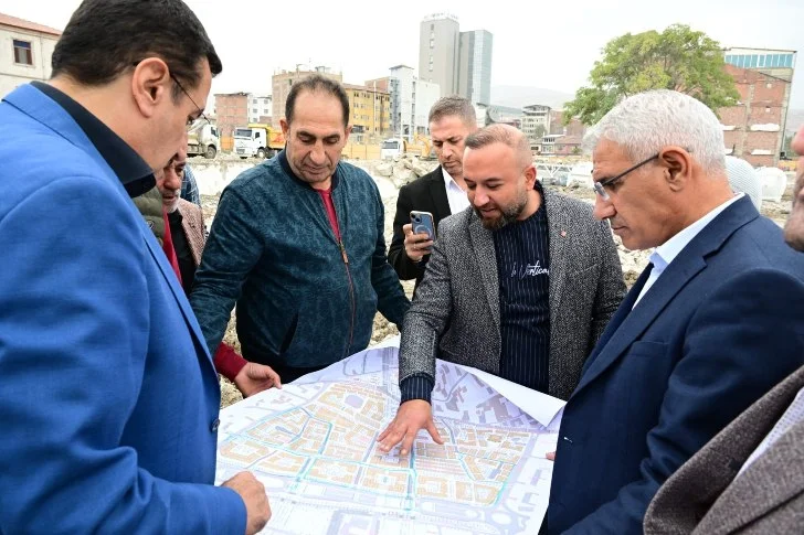 Başkan Güder ve Milletvekili Tüfenkci Çarşıda Yapılacak Yerinde Dönüşümü İnceledi