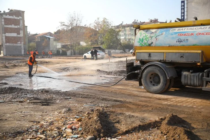 Battalgazi Belediyesi, deprem sonrasında hayatın normale dönmesi için çalışmalar gerçekleştiriyor