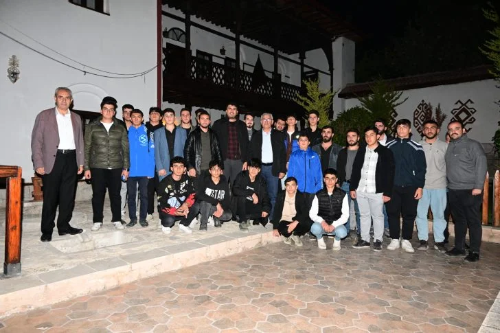 Battalgazi Belediye Başkanı Osman Güder, Milli Türk Talebe Birliği (MTTB) üyeleriyle bir araya geldi