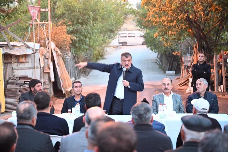 Başkan Gürkan, Orduzu Mahallesi’ne yapılan yatırım ve hizmetler hakkında bilgiler verdi.