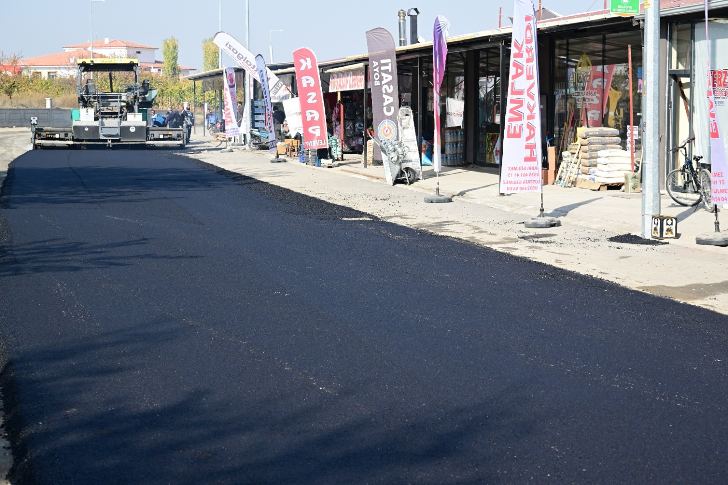 Battalgazi Belediyesi Ekipleri Battalgazi Konteyner Çarşı’da Sıcak Asfalt Serimi Gerçekleştirdi