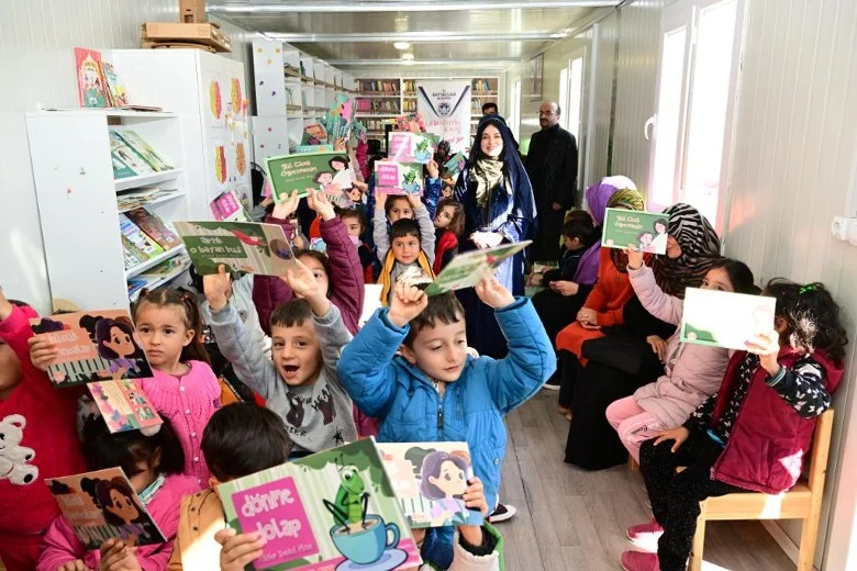 Battalgazi Belediyesi’nden Konteyner Kentte Kalan Çocuklara Masal Dinletisi