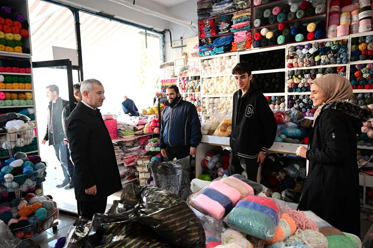 Yeşilyurt Belediye Başkanı Mehmet Çınar, Tevfik Temelli Caddesi’nde esnafları ve vatandaşları ziyaret etti