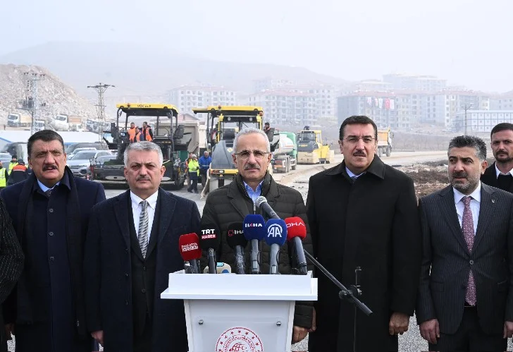 Ulaştırma Bakanı Uraloğlu , Malatya İkizce – TOKİ Yolları Şantiyesi’nde incelemelerde bulundu