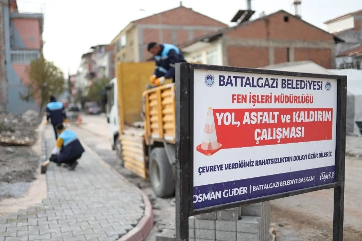 Battalgazi Belediyesi, depremin ardından yıkım sonrası mahallelerde çalışmalarına hız verdi