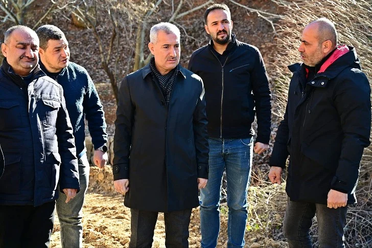 Başkan Çınar, Gündüzbey Mahallesi’ndeki imar yolu açma çalışmalarını inceledi