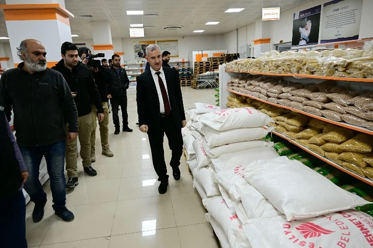 Malatya Yeşilyurt Belediyesi, ihtiyaç sahibi ailelere un yardımına başladı.