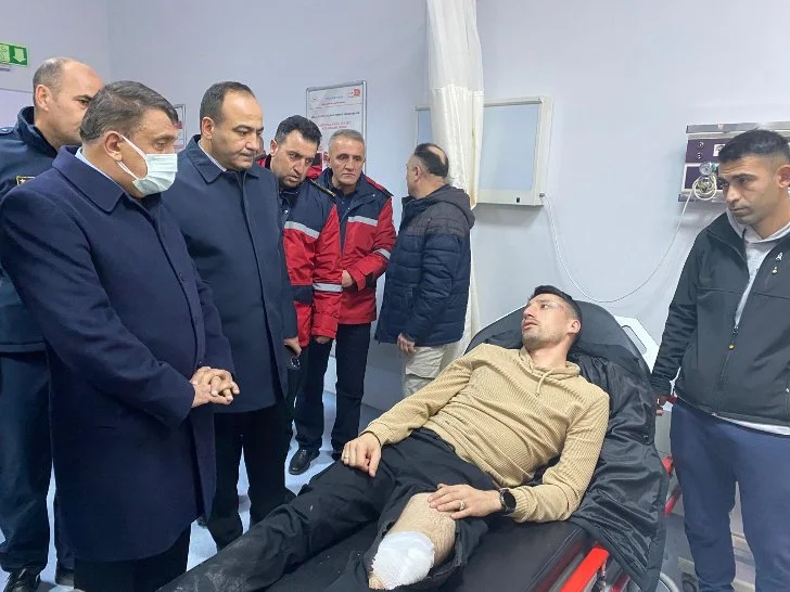 Malatya’da feci trafik kaza, Malatya Büyükşehir Belediye Başkanı Selahattin Gürkan  yaralıları ziyaret etti