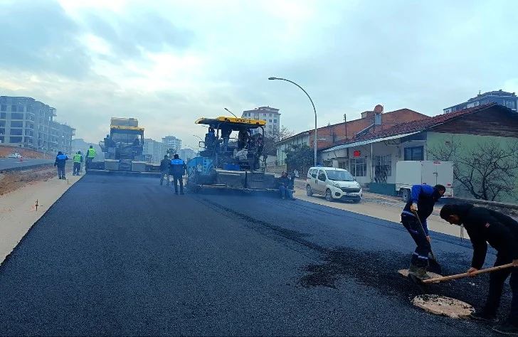 Malatya Büyükşehir Belediyesi, 2023 yılında şehir genelinde 1717 kilometrelik asfalt çalışması gerçekleştirdi.