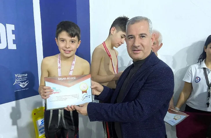 Yeşilyurt Belediyesi Yakınca Yarı Olimpik Yüzme Havuzu, Okullararası Yüzme Şampiyonasına Ev Sahipliği Yaptı